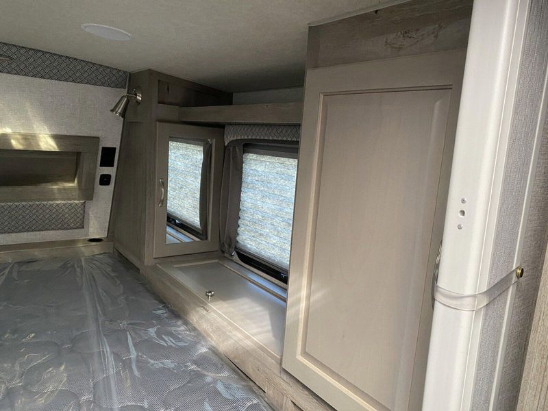 New 2025 ARCTIC FOX 811 W/Gen Image 19