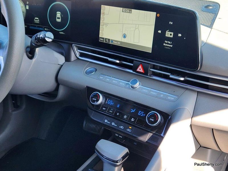 2024 Hyundai Elantra SELImage 24