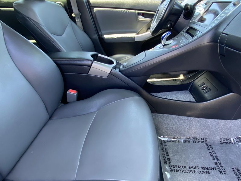 2014 Toyota Prius Plug-In AdvancedImage 12