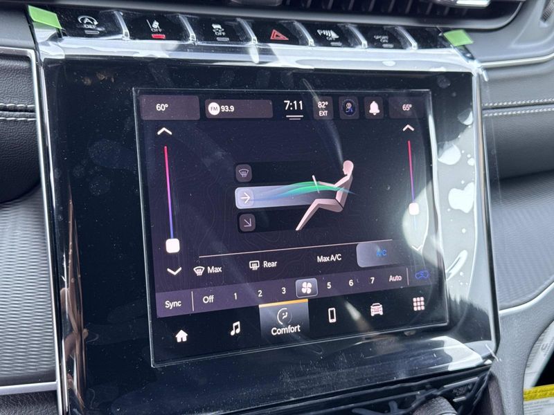 New 2026 Jeep Grand Cherokee Laredo 4x2