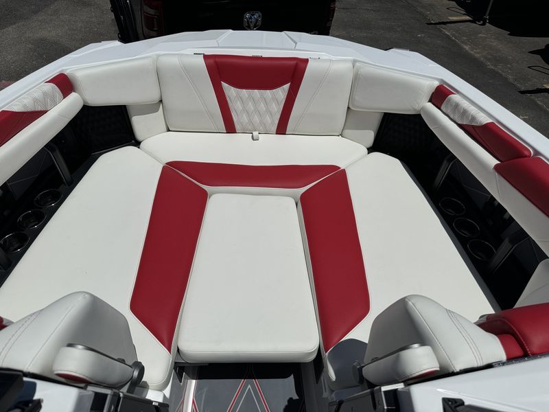 2025 MALIBU WAKESETTER M42 WHITE Image 21