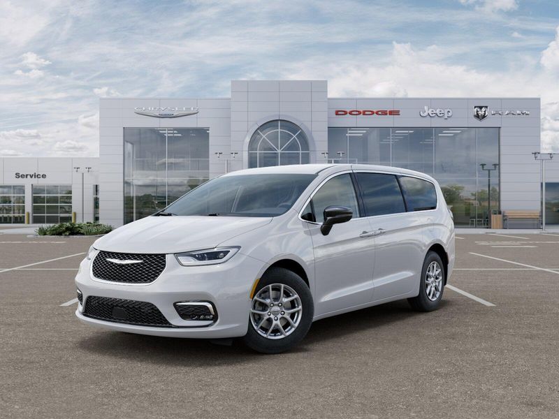 New 2026 Chrysler Pacifica SelectImage 2