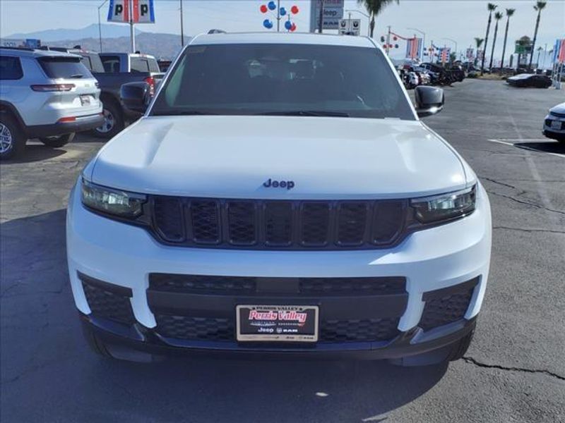 2025 Jeep Grand Cherokee L Altitude XImage 2