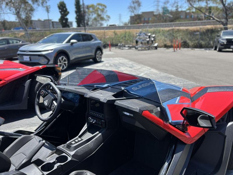 New 2025 Polaris SLINGSHOT SLR AUTODRIVE Image 4