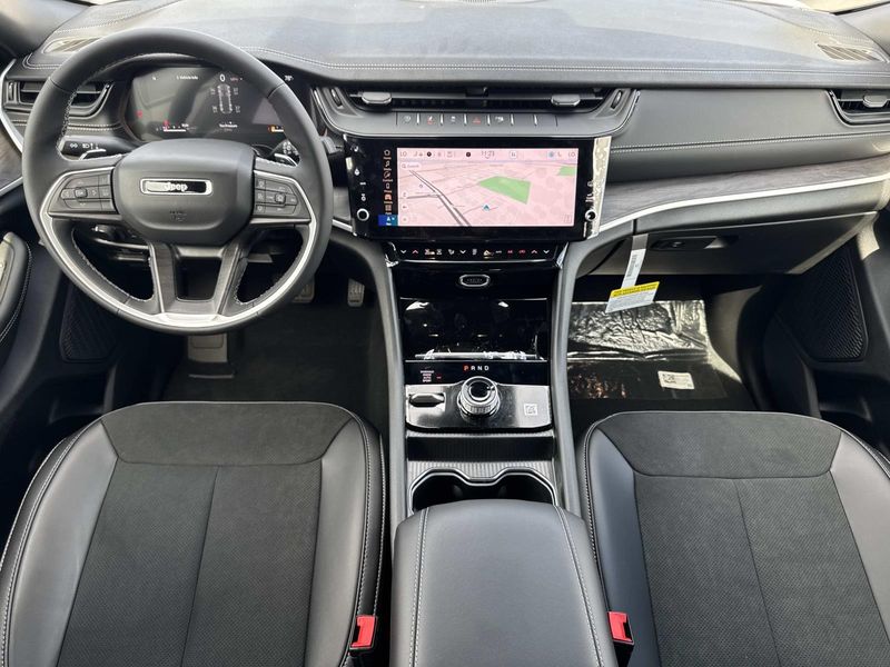 New 2026 Jeep Grand Cherokee Laredo Altitude 4x4