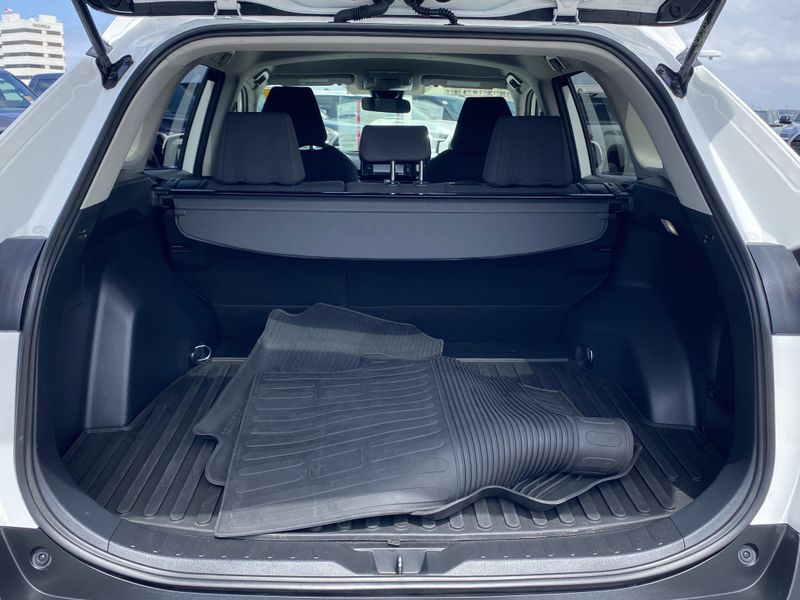 2022 Toyota RAV4 LEImage 15