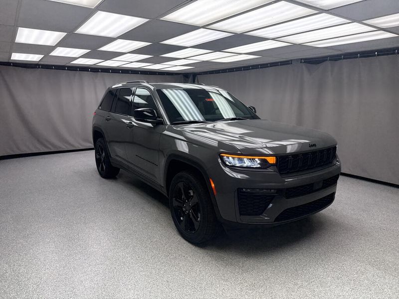 New 2027 Jeep Grand Cherokee LimitedImage 4