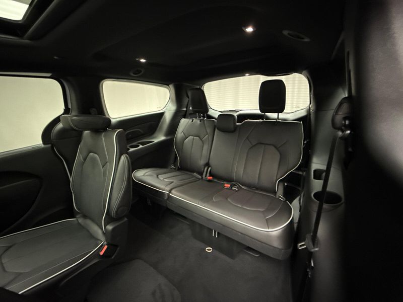 New 2026 Chrysler Pacifica Limited AwdImage 18