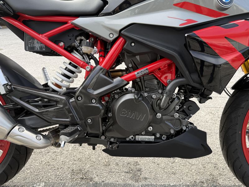 2025 BMW G 310 R