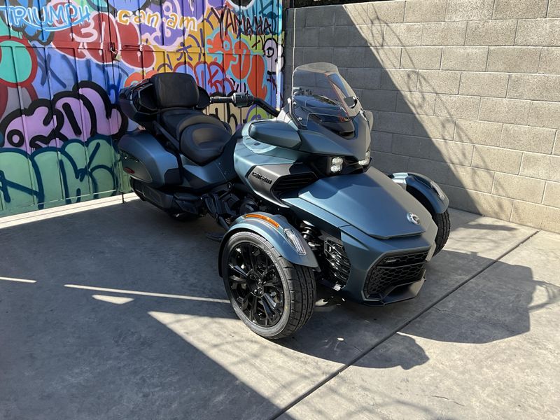 New 2025 Can-Am SPYDER F3 LIMITED Image 1