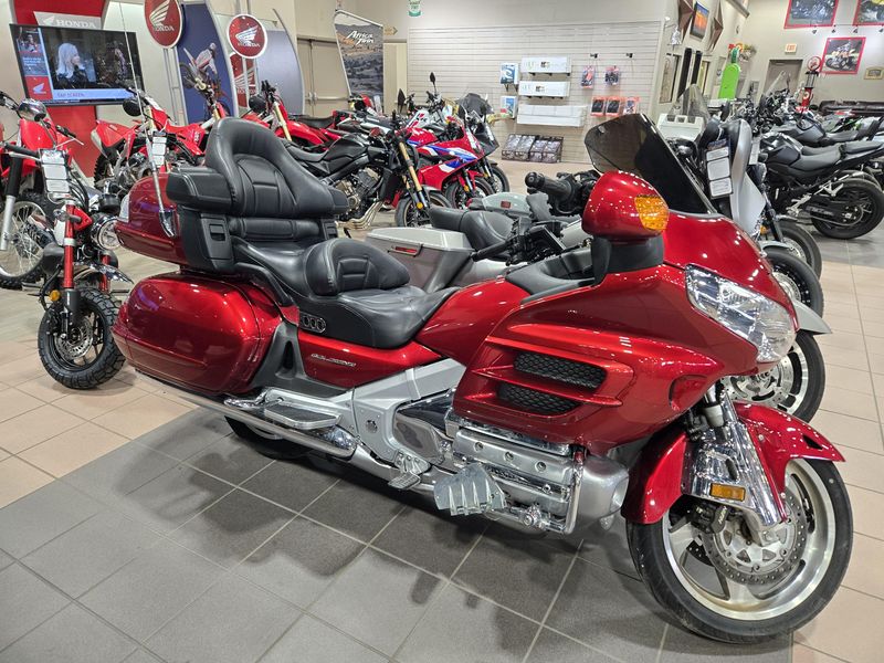 USED 2008 HONDA GOLD WING Image 2
