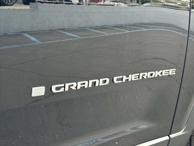 New 2026 Jeep Grand Cherokee Laredo 4x2