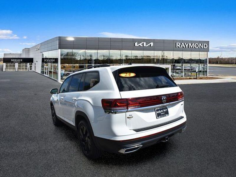 Used 2024 Volkswagen Atlas 2.0T SE w/TechnologyImage 5