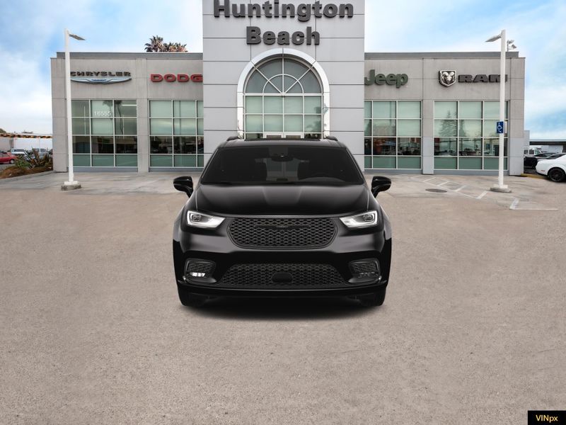 2023 Chrysler Pacifica Limited AWDImage 3