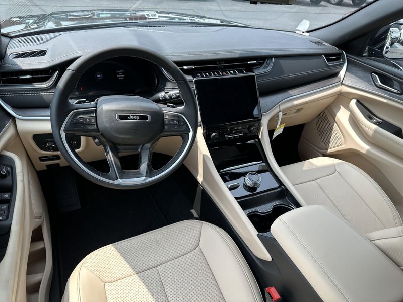 2025 Jeep Grand Cherokee Limited 4x4Image 19