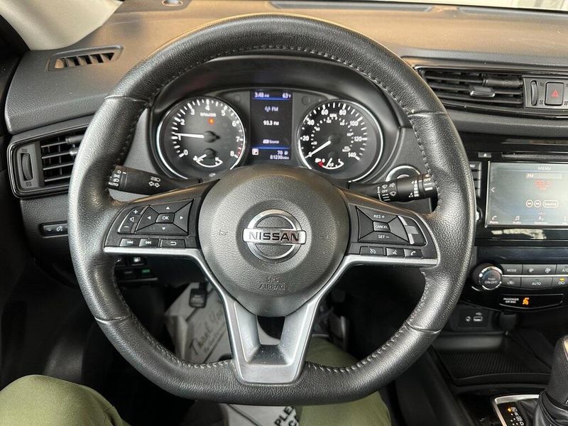 2020 Nissan Rogue SVImage 2