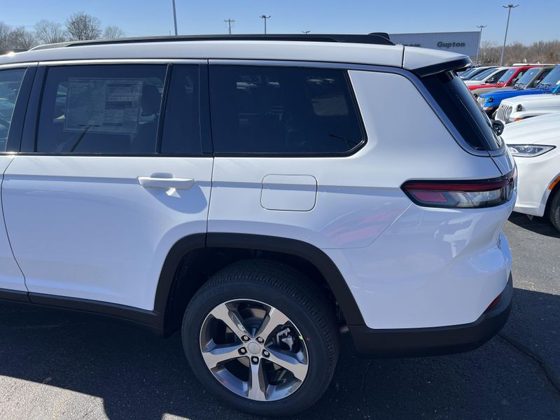 New 2026 Jeep Grand Cherokee L Limited 4x4Image 10