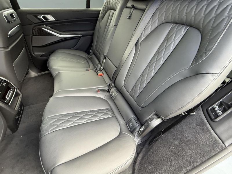 2025 BMW X7 M60iImage 27