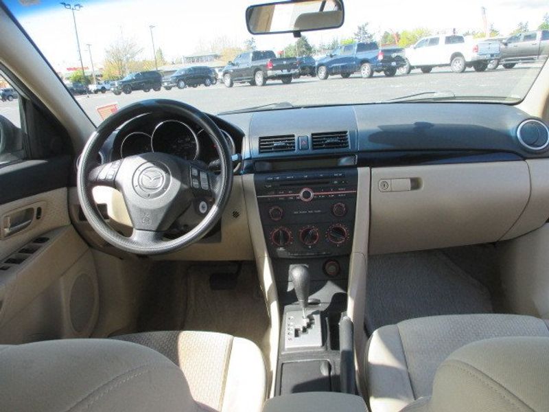 2004 Mazda Mazda3 iImage 25