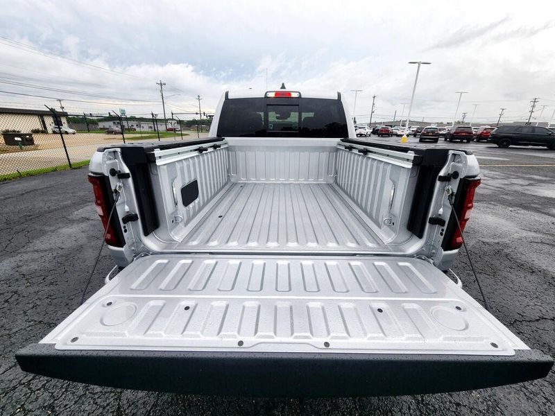 New 2026 RAM 1500 Laramie Crew Cab 4x4 5'7' Box