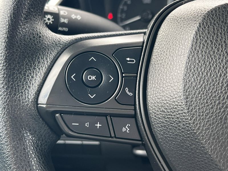 Used 2022 Toyota Corolla LEImage 7