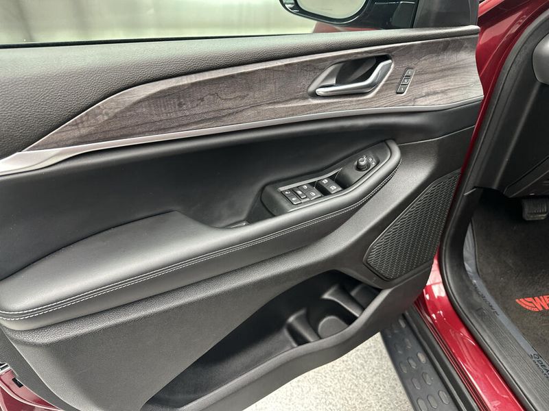 Used 2025 Jeep Grand Cherokee L LimitedImage 8