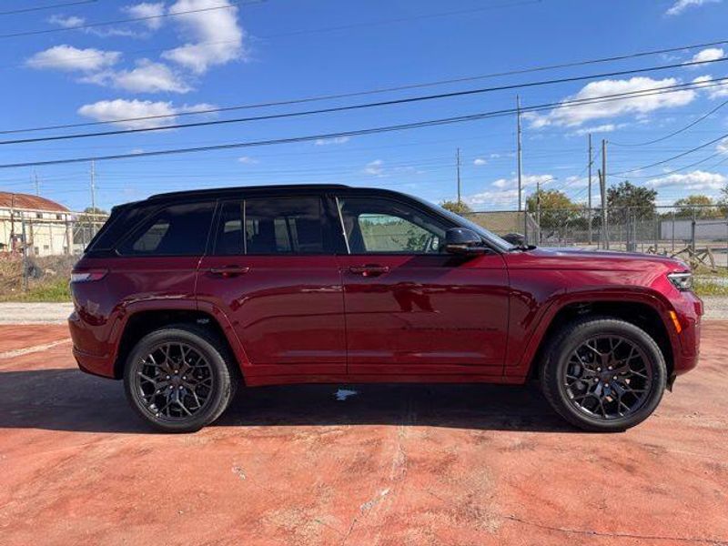 New 2025 Jeep Grand Cherokee Summit Reserve 4x4Image 4