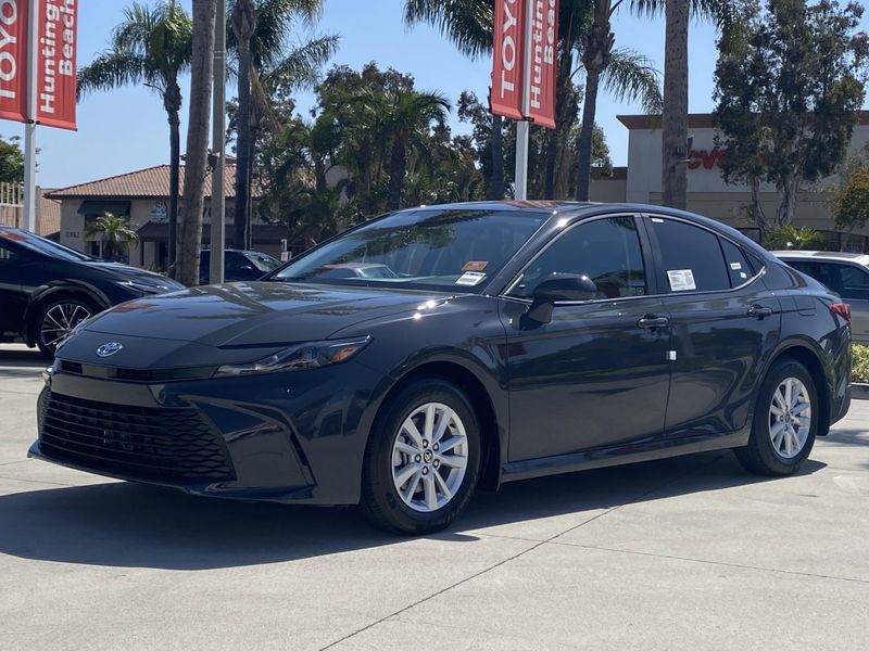 2025 Toyota Camry LEImage 6