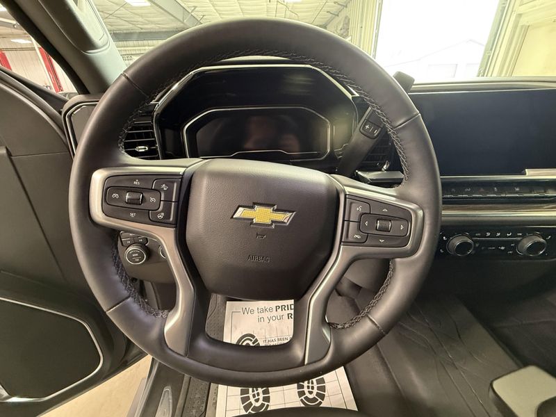 Used 2025 Chevrolet Silverado 1500 LTImage 23