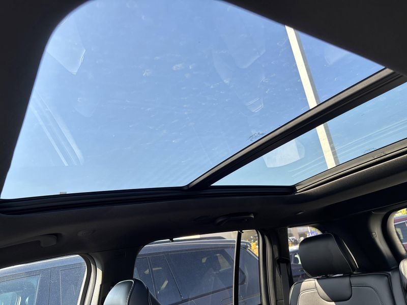 New 2025 Jeep Grand Cherokee Limited 4x4Image 30