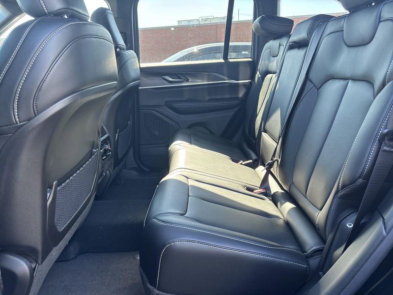 New 2025 Jeep Grand Cherokee Limited 4x4Image 19