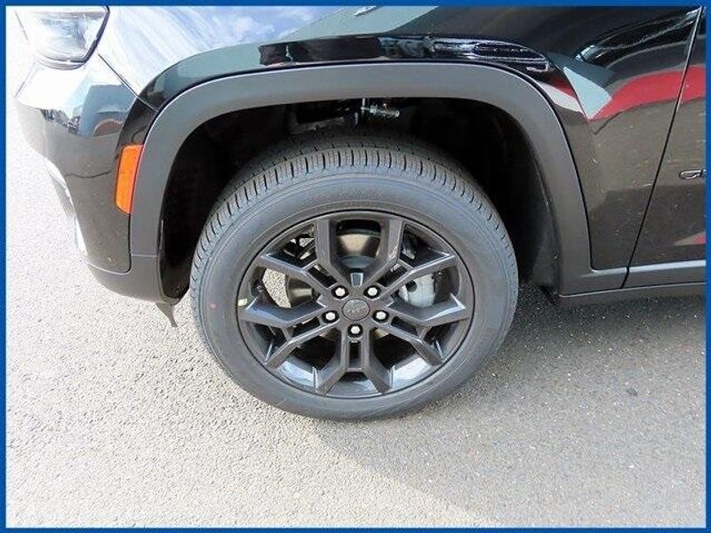 2025 Jeep Grand Cherokee Limited photo 4