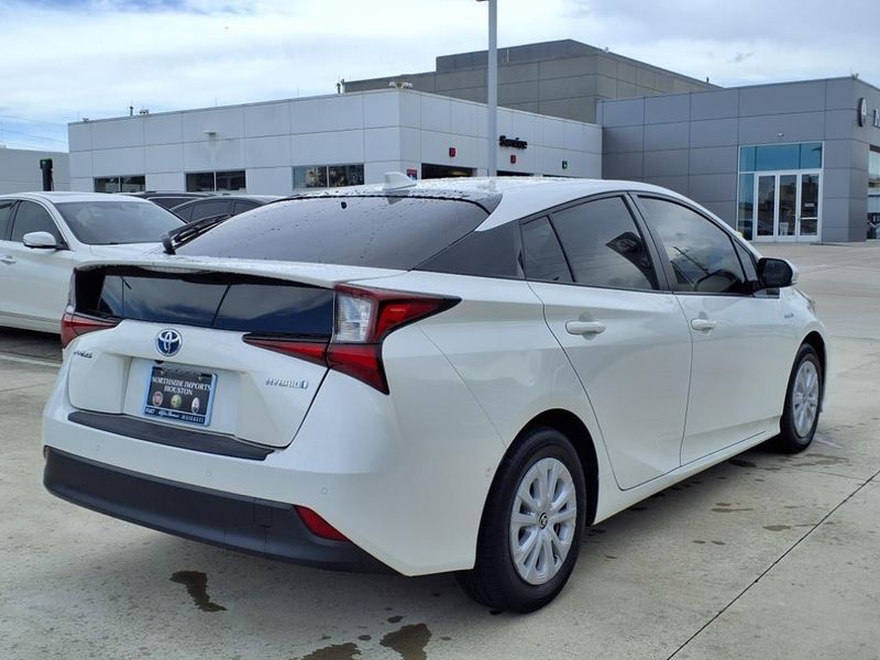 Used 2020 Toyota Prius LEImage 12