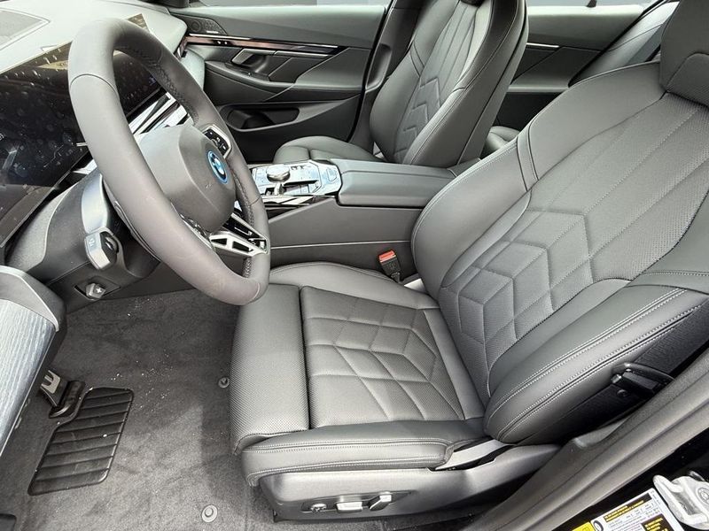 2025 BMW i5 eDrive40Image 19