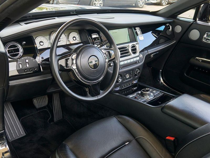 Used 2016 Rolls-Royce Dawn Image 16