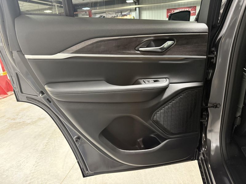 New 2025 Jeep Grand Cherokee Limited 4x4Image 22