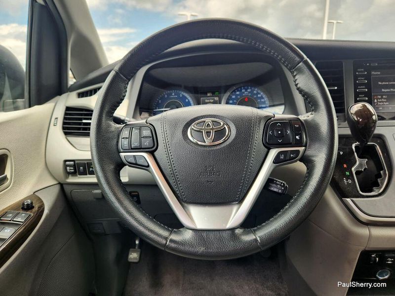 Used 2020 Toyota Sienna XLEImage 32