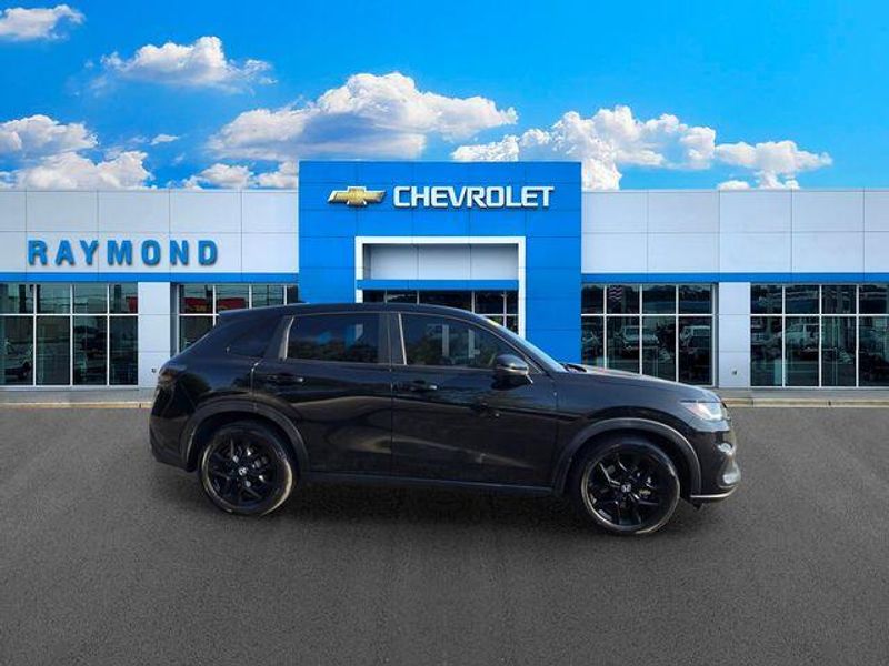 Used 2024 Honda HR-V SportImage 2