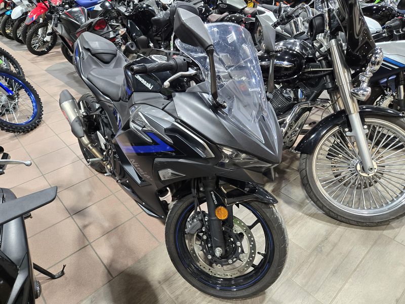 USED 2025 KAWASAKI NINJA 500 SE ABS Image 1
