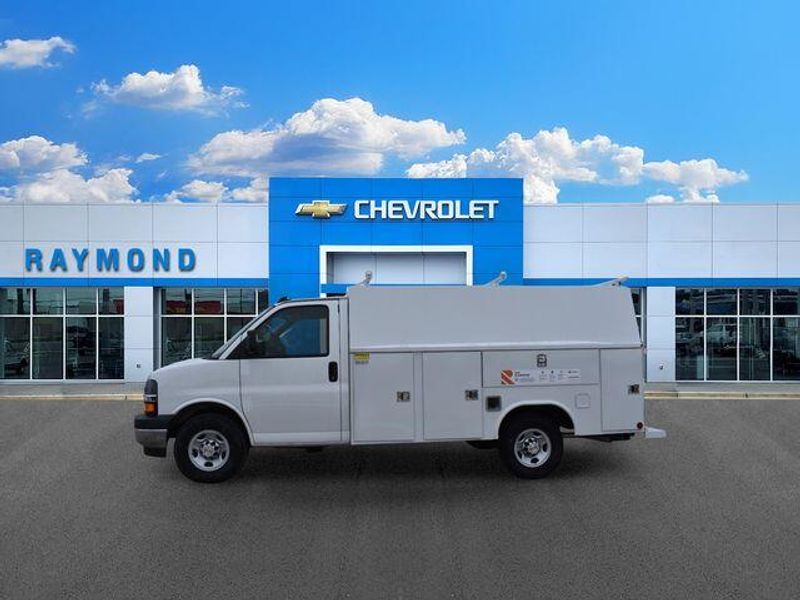 New 2025 Chevrolet Express 3500 Work VanImage 7
