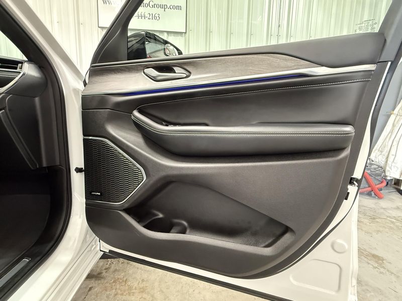 Used 2023 Jeep Grand Cherokee OverlandImage 13