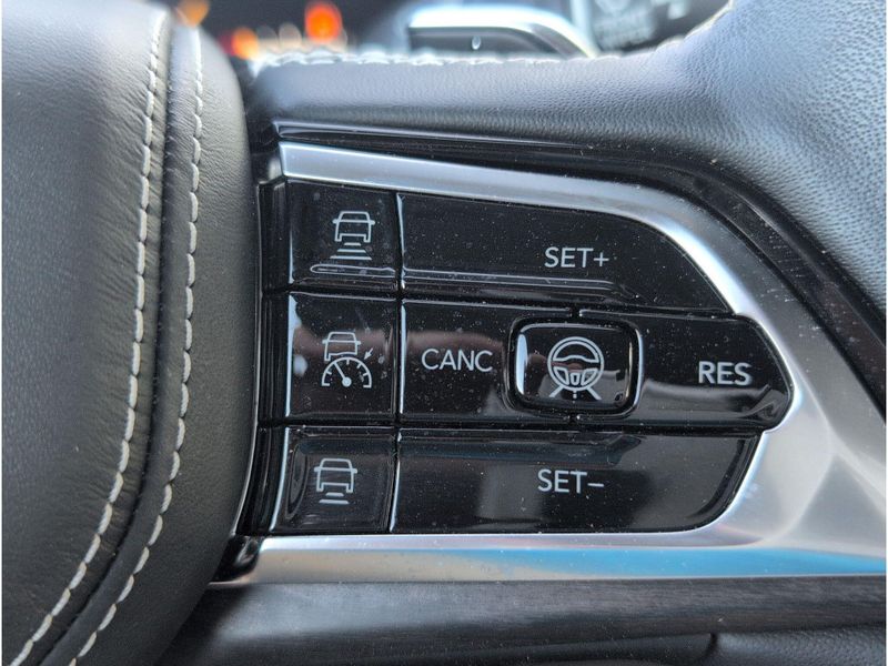 Used 2023 Jeep Grand Cherokee OverlandImage 24