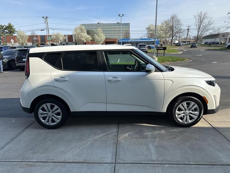 2023 Kia Soul LXImage 4