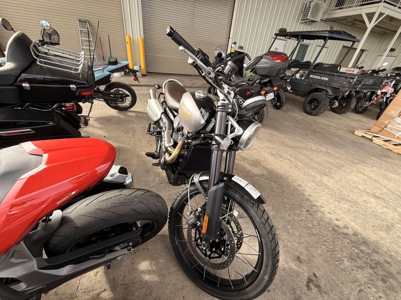 USED 2025 TRIUMPH SCRAMBLER 1200 X Image 1