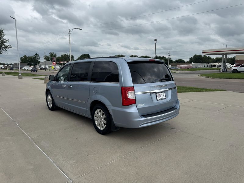 Used 2016 Chrysler Town & Country TouringImage 6