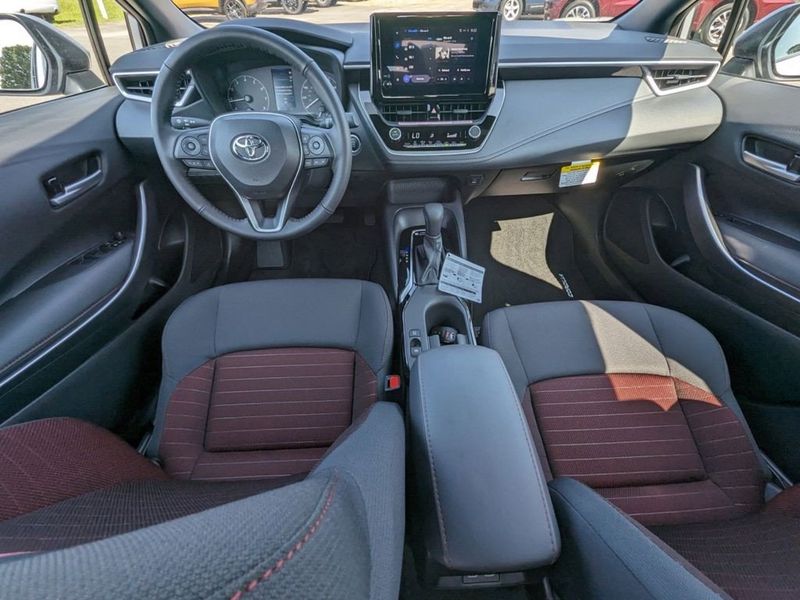 2023 Toyota Corolla SE in a Classic Silver Metallic exterior color and Black/Redinterior. Johnson Dodge 601-693-6343 pixelmotiondemo.com 