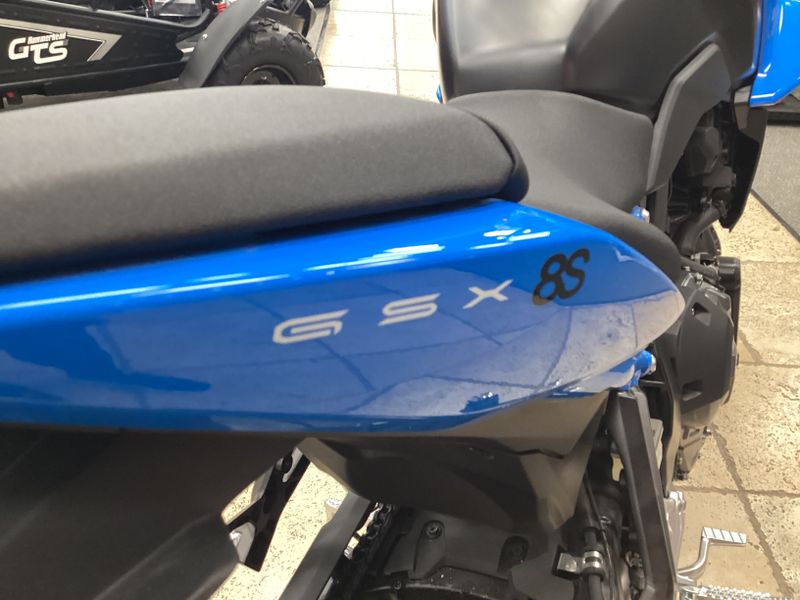 2024 Suzuki GSX8SImage 8