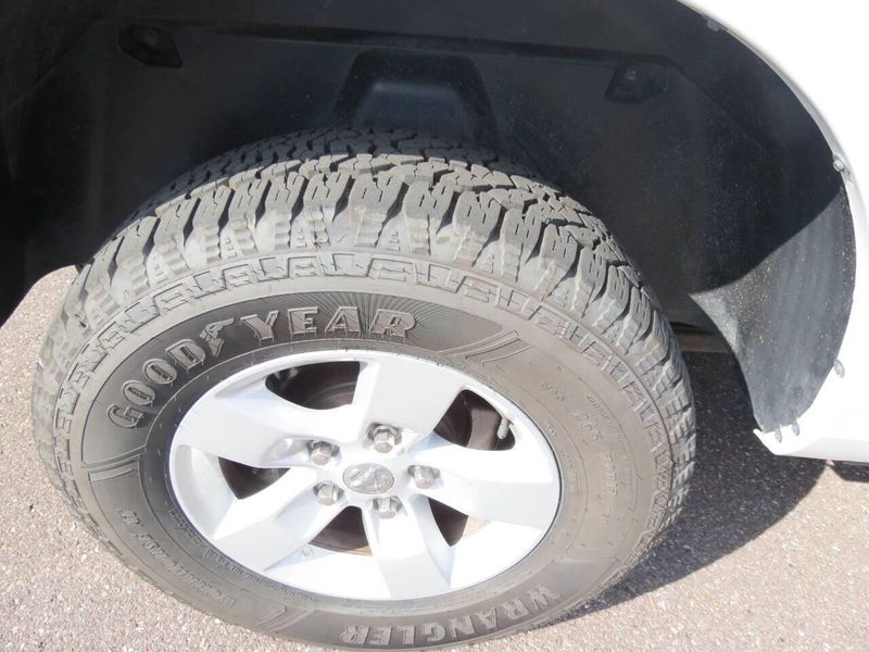 Used 2019 RAM 1500 Classic SLT 4x4 4dr Crew Cab 5.5 ft. SB PickupImage 12