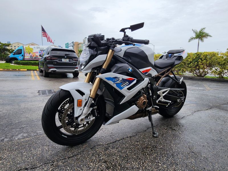 2022 BMW S 1000 R Image 4