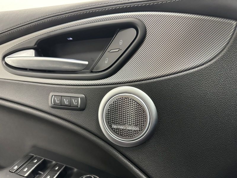 2022 Alfa Romeo Stelvio Veloce AWD w/ Premium & Activ PkgImage 6